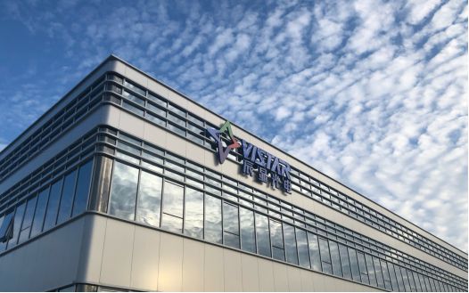 全球瞩目！辰显光电创新引领首发P07TFT基Micro-LED拼接屏开启显示技术新纪元(图2)