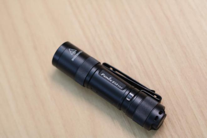 全新升级FenixE12V30射程更远亮度更高的EDC手电(图4)