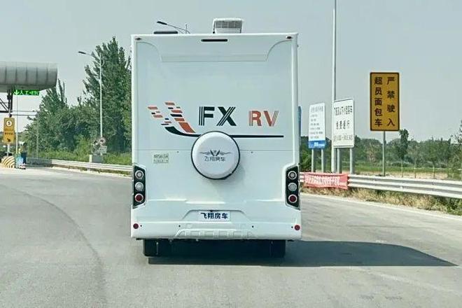 中国首台福特T8升层房车—S788正式亮相！1872㎡＋上下两层＋6座4卧长期旅居必备！(图9)