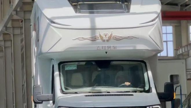 中国首台福特T8升层房车—S788正式亮相！1872㎡＋上下两层＋6座4卧长期旅居必备！(图2)