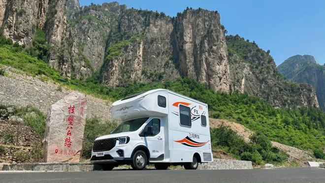 中国首台福特T8升层房车—S788正式亮相！1872㎡＋上下两层＋6座4卧长期旅居必备！