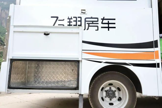 中国首台福特T8升层房车—S788正式亮相！1872㎡＋上下两层＋6座4卧长期旅居必备！(图7)