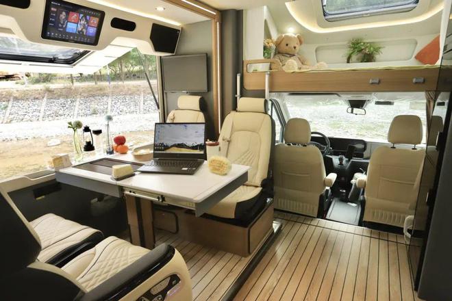 中国首台福特T8升层房车—S788正式亮相！1872㎡＋上下两层＋6座4卧长期旅居必备！(图13)