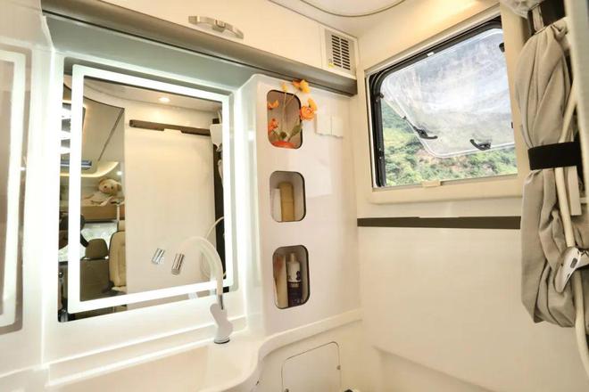 中国首台福特T8升层房车—S788正式亮相！1872㎡＋上下两层＋6座4卧长期旅居必备！(图20)