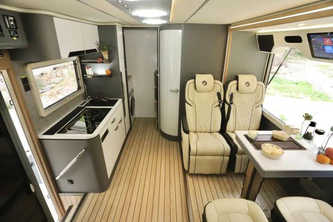 中国首台福特T8升层房车—S788正式亮相！1872㎡＋上下两层＋6座4卧长期旅居必备！(图17)