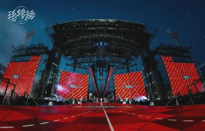又一舞台奇迹！联诚发LED锥形屏燃爆2024张韶涵巡演现场(图4)
