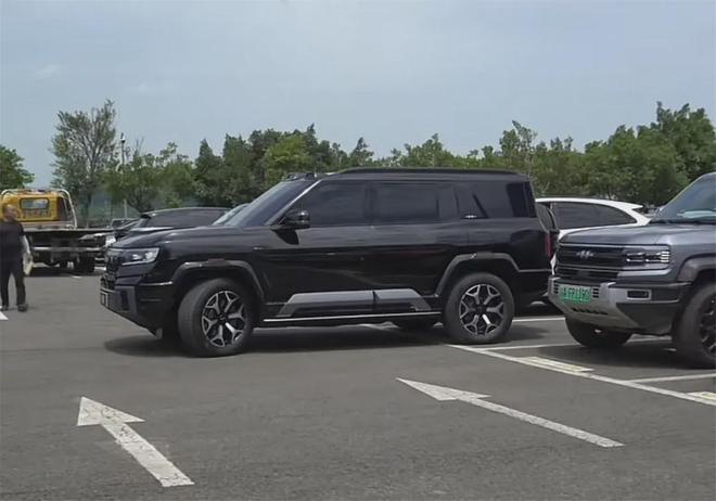 【E汽车】方程豹豹8无伪实车曝光(图2)