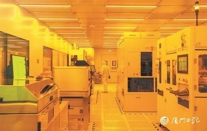 厦门市未来显示技术研究院：一款高PPIMicro-LED透明显示屏实现点亮