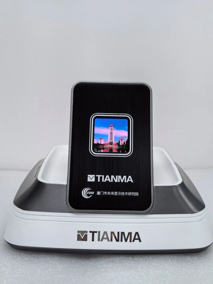 厦门市未来显示技术研究院：一款高PPIMicro-LED透明显示屏实现点亮(图3)