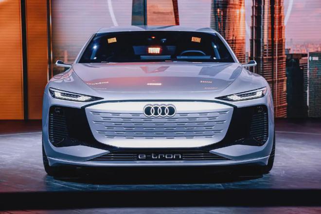 单项PK王：世界上只有两种车灯一种是奥迪一种是其他(图6)