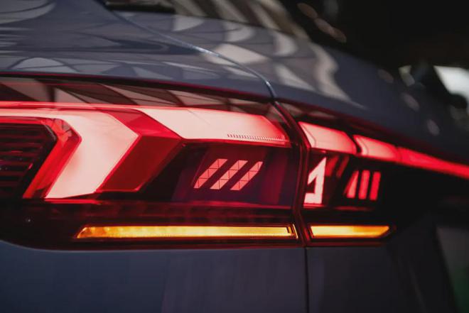 单项PK王：世界上只有两种车灯一种是奥迪一种是其他(图20)