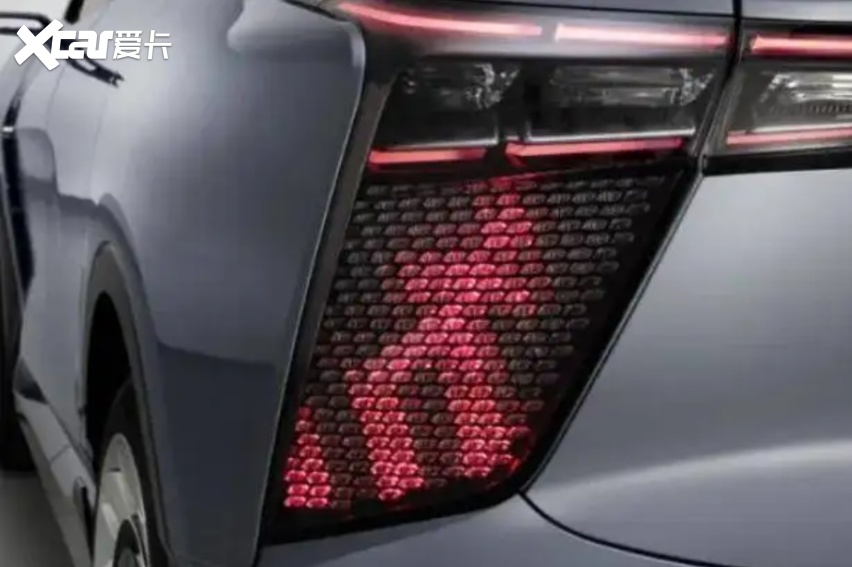 华为智能车灯解决方案可实现车与车、车与人的沟通(图2)