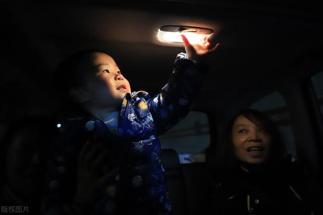 夜间开车小车怕开启车内灯！为何公交车可以开启车内灯？(图2)