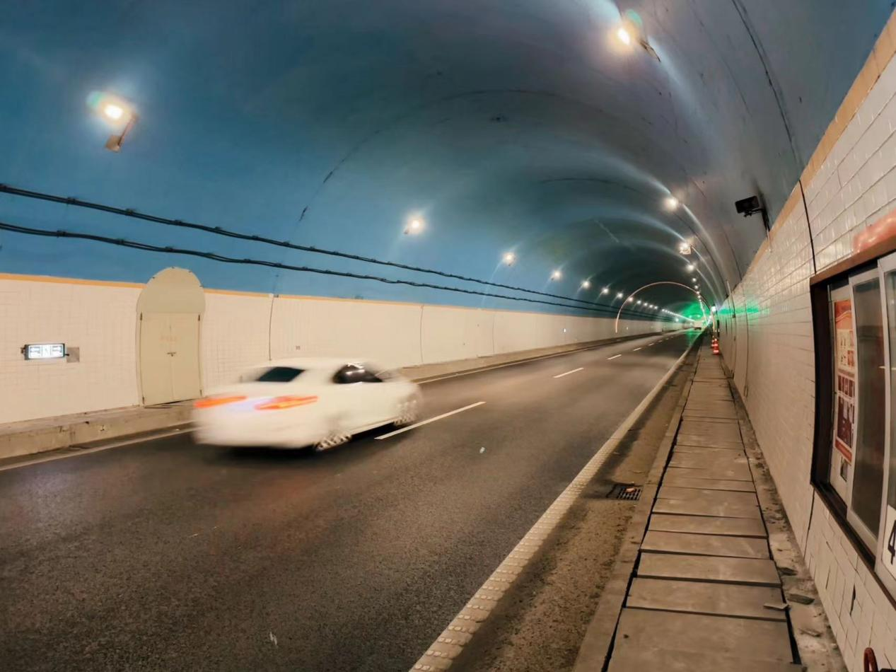 浙江首个高速公路隧道智能照明系统投用