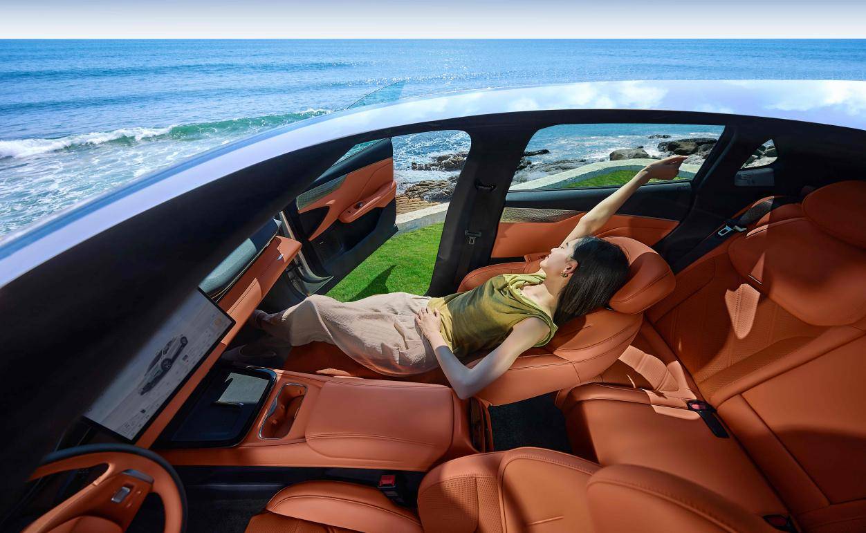 深蓝S05上市灯厂名号恐要易手(图3)