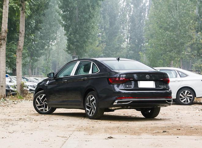 全新大众亲民版“帕萨特”上市！售价1279万起外观豪华配15T(图4)