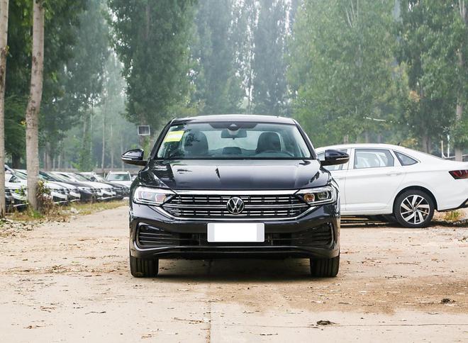 全新大众亲民版“帕萨特”上市！售价1279万起外观豪华配15T(图2)