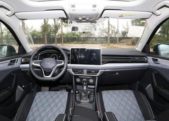 全新大众亲民版“帕萨特”上市！售价1279万起外观豪华配15T(图5)