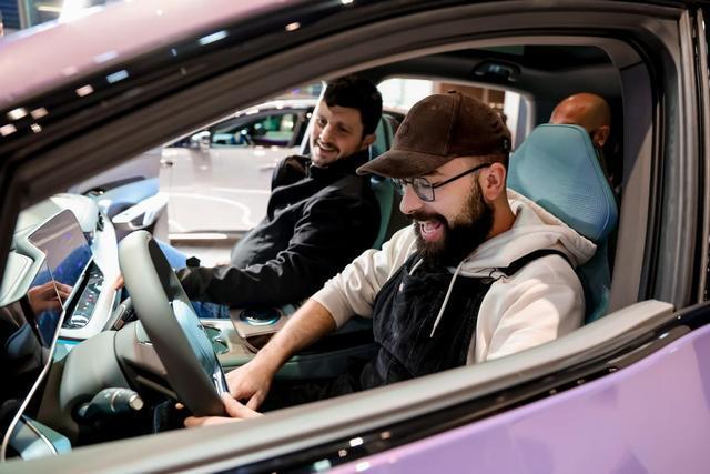 巴黎车展上的中国之光：红旗纯电SUV(图3)