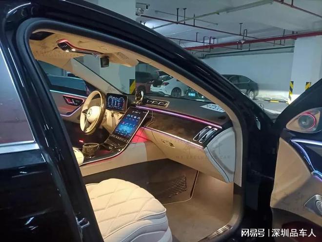 22款迈巴赫S480升级主动式氛围灯营造车内多色彩情调。(图5)