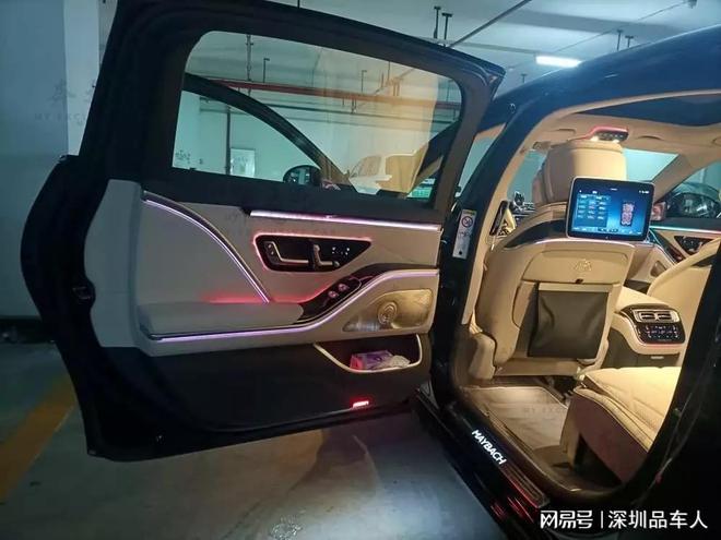 22款迈巴赫S480升级主动式氛围灯营造车内多色彩情调。(图6)