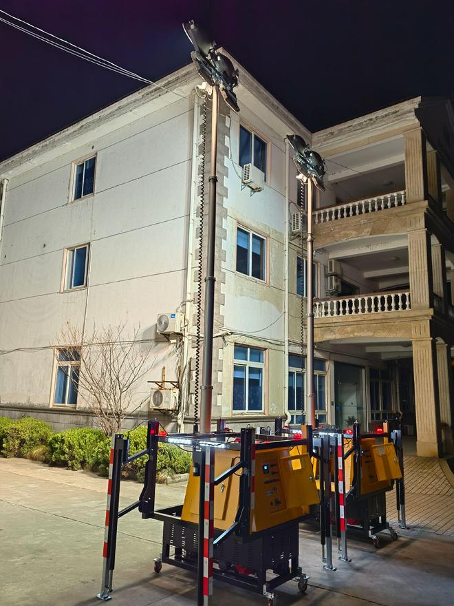 自装卸高机动灯塔(图2)