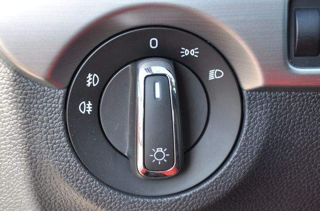 汽车灯光使用指南：新手必看轻松掌握驾驶小技巧