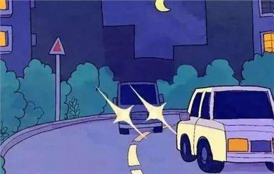 吓人！胶州一女子被卷入越野车底！头部流血、双腿被卡(图4)