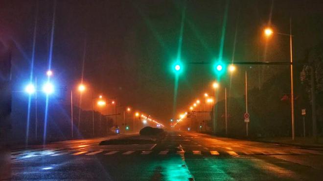 吓人！胶州一女子被卷入越野车底！头部流血、双腿被卡(图10)