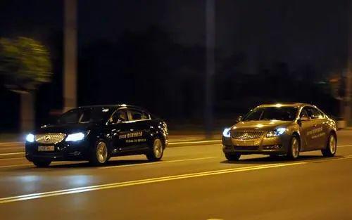 吓人！胶州一女子被卷入越野车底！头部流血、双腿被卡(图8)