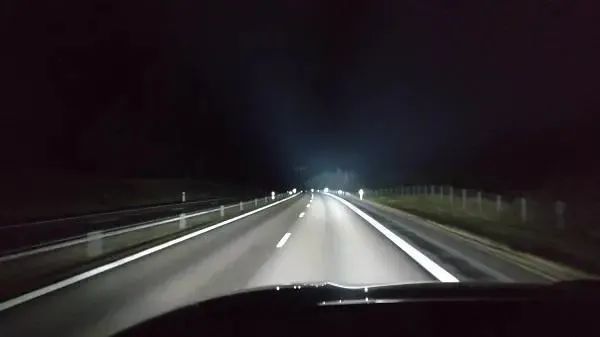 吓人！胶州一女子被卷入越野车底！头部流血、双腿被卡(图14)