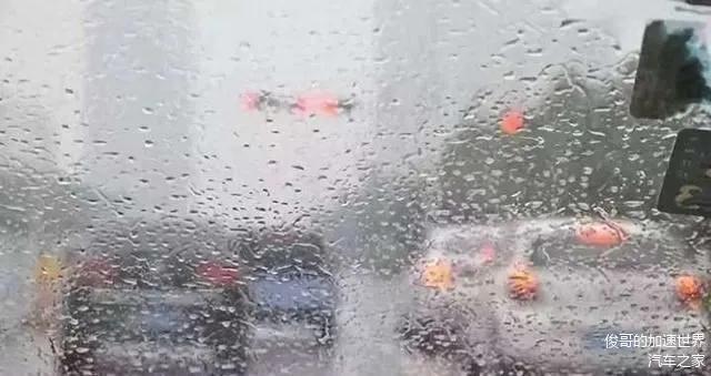 下雨天汽车如何正常驾驶(图1)