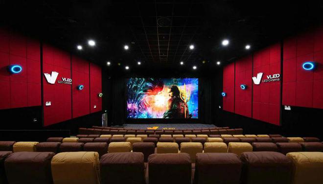 LED电影屏行业的现状分析及LED卷轴屏的应用前景!(图2)