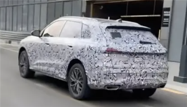 换装隐藏式门把手+发光车标：国产全新奥迪Q5L谍照曝光(图2)