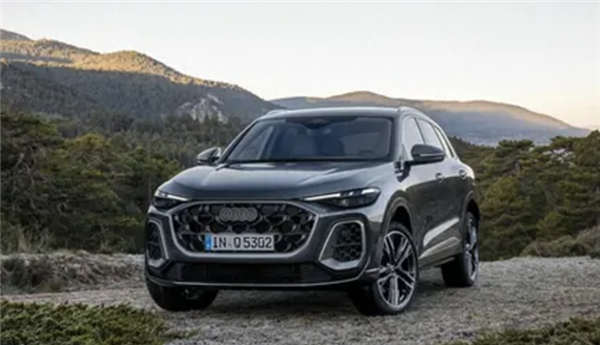 换装隐藏式门把手+发光车标：国产全新奥迪Q5L谍照曝光(图4)