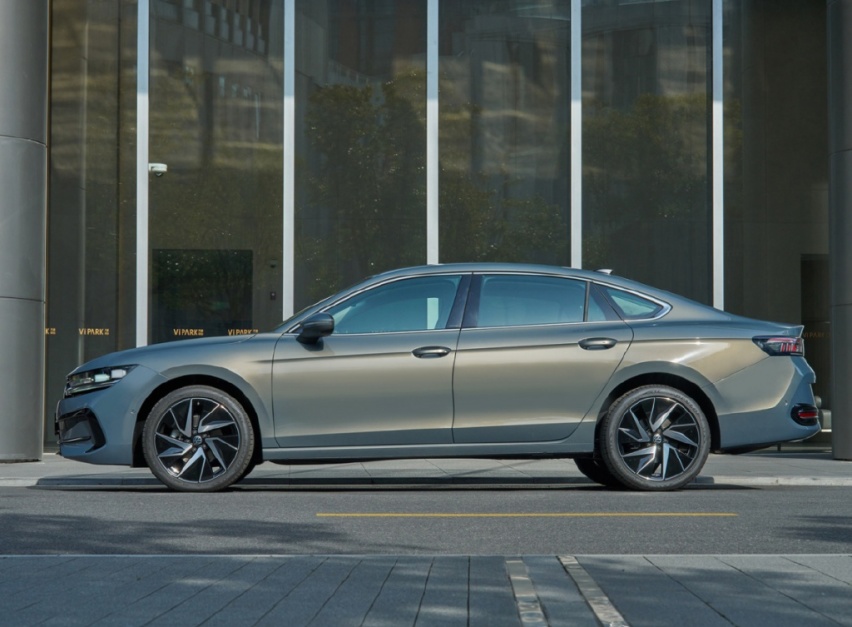 15万迈腾雅阁凯美瑞随便买！合资B级车比新能源更香？(图3)