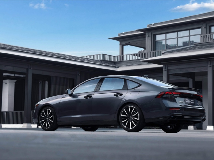 15万迈腾雅阁凯美瑞随便买！合资B级车比新能源更香？(图9)