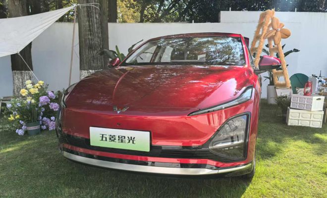 试驾五菱星光星光S加速轻快滤震好空间大(图3)