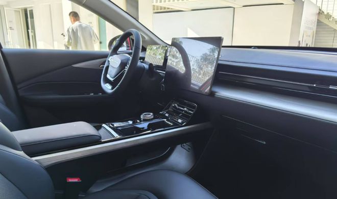 试驾五菱星光星光S加速轻快滤震好空间大(图4)