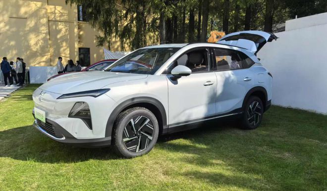 试驾五菱星光星光S加速轻快滤震好空间大(图6)