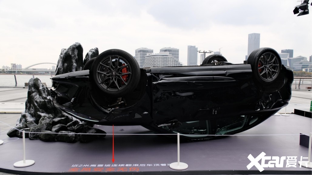 从破烂艺术展看智己汽车的卓越安全科技与用户信赖(图5)