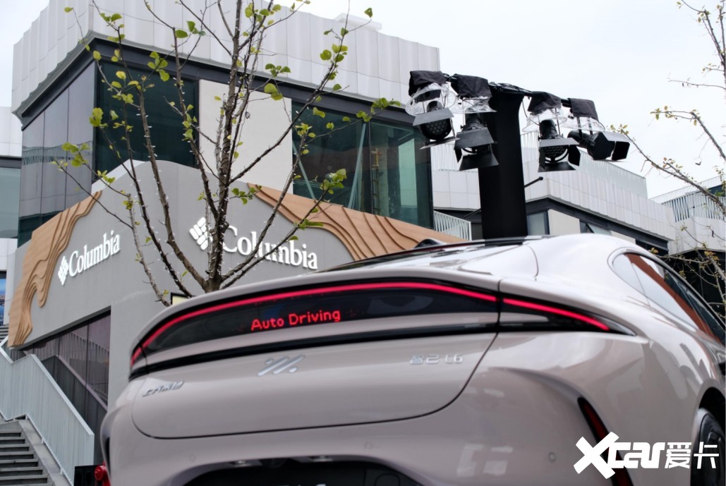 从破烂艺术展看智己汽车的卓越安全科技与用户信赖(图8)