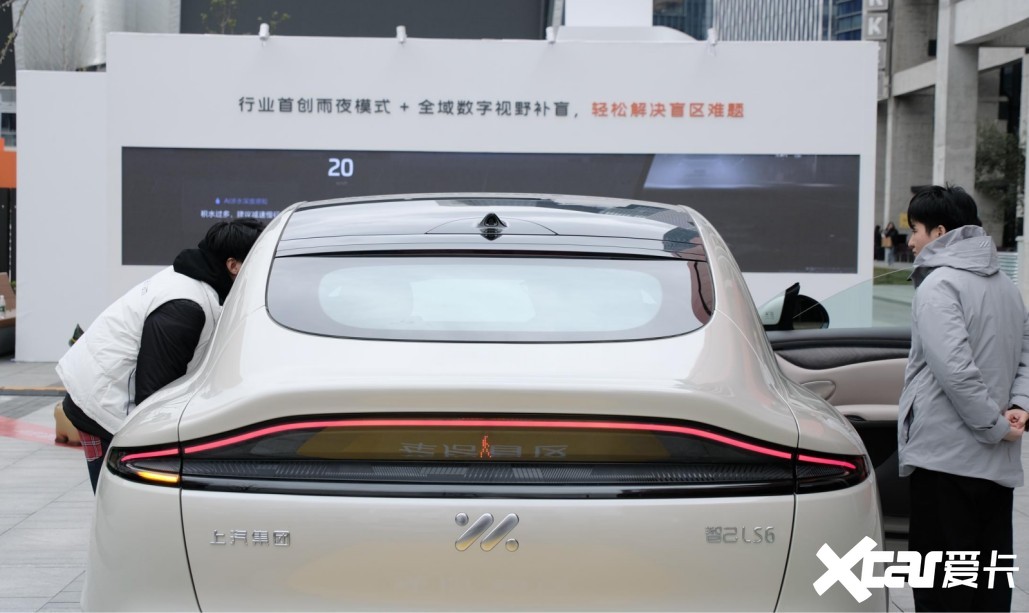 从破烂艺术展看智己汽车的卓越安全科技与用户信赖(图10)