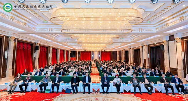 时之洁集团受邀参加第五届中国交通绿色发展论坛暨2024公路低碳养护技术创新大会(图3)