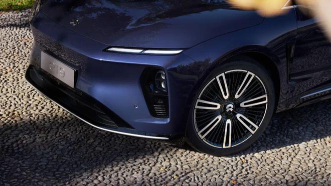 搭载MicroLED车灯蔚来ET9正式发布(图2)