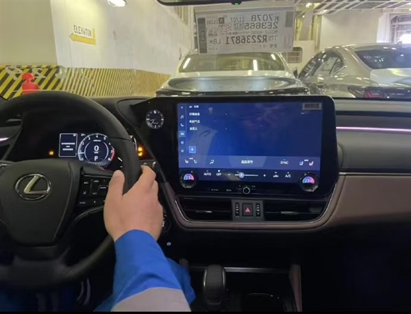 “公路闪电”新款雷克萨斯ES实车曝光：和老款区别只在灯(图3)