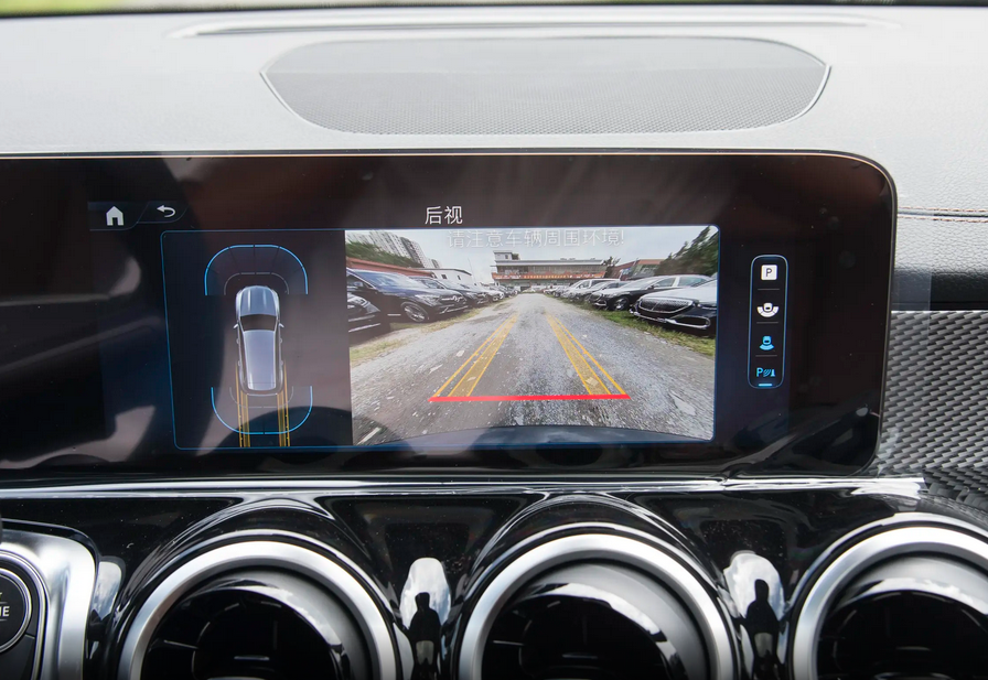 这款豪华品牌SUV颜值耐打、配置丰富家庭出行的优秀选择(图5)