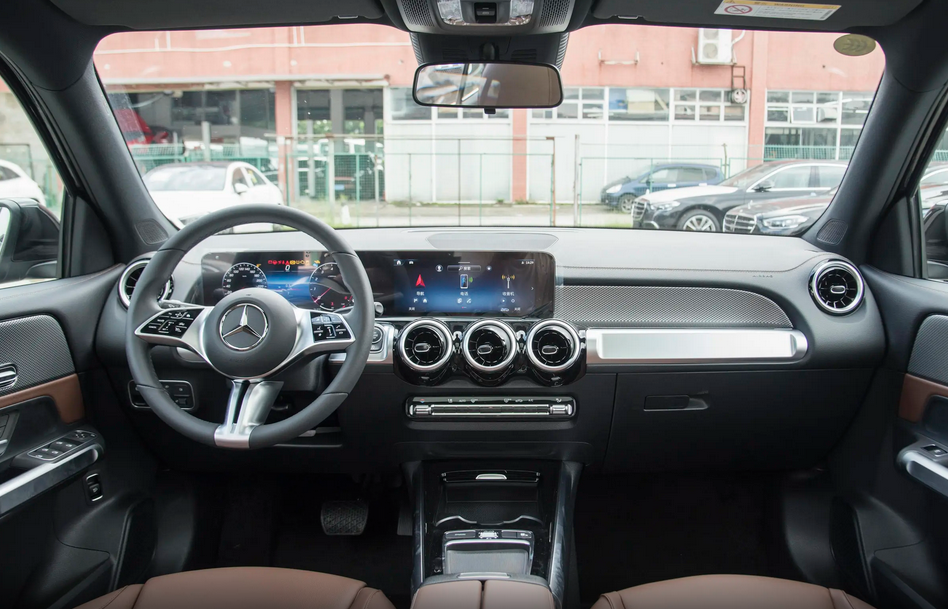 这款豪华品牌SUV颜值耐打、配置丰富家庭出行的优秀选择(图4)