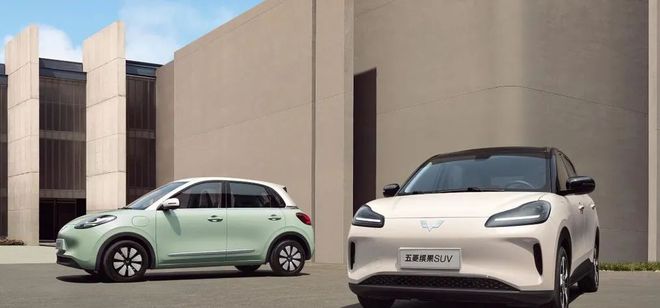 续航接近ModelY车内两块大屏！全新通用SUV上市仅售898万(图2)