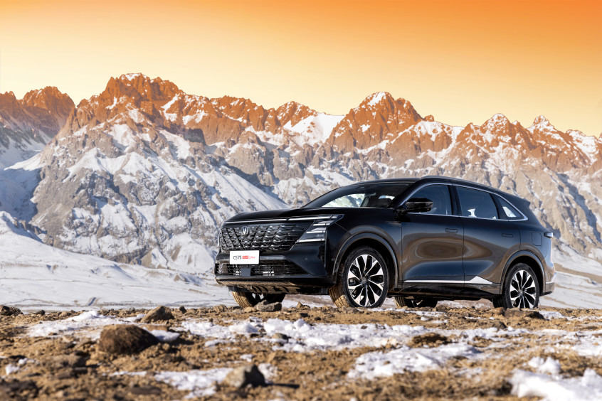 500Bar高压直喷+爱信8AT！长安新车把燃油SUV技术卷到天花板(图3)